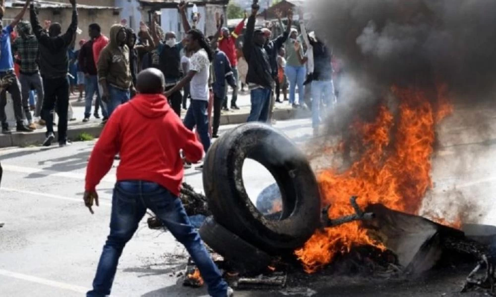 Νότια Αφρική:72 άνθρωποι έχασαν τη ζωή τους στα βίαια επεισόδια μετά τη σύλληψη του πρώην προέδρου Ζούμα